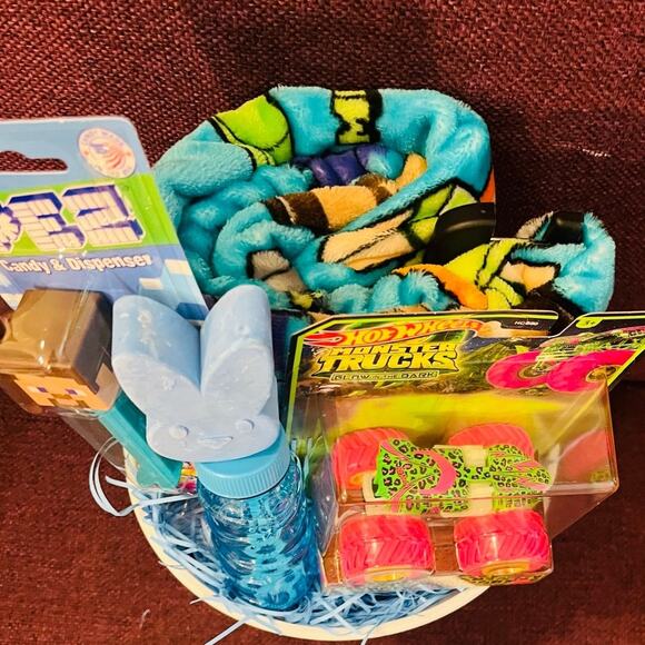 Minecraft bundle preschool throw 40 50 soft and adorable a Pez candy dispenser - Picture 4 of 5